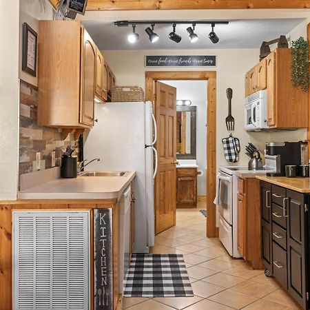 Cozy Cabin In The Smokies!!! Fully Furnished And Complete With Community Indoor And Outdoor Pools And Spas, Game And Fitness Rooms As Well As A Private Hot Tub Піджен-Фордж Екстер'єр фото