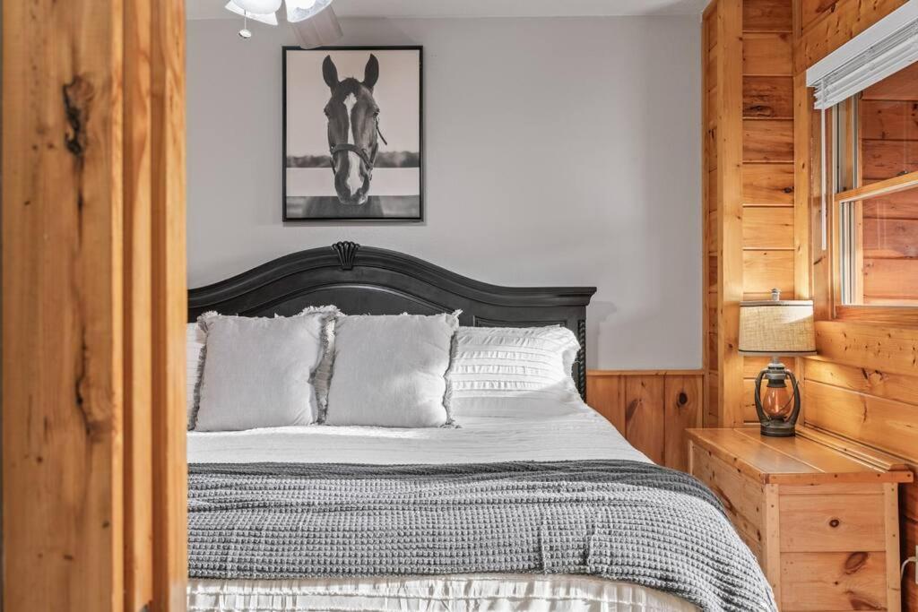 Cozy Cabin In The Smokies!!! Fully Furnished And Complete With Community Indoor And Outdoor Pools And Spas, Game And Fitness Rooms As Well As A Private Hot Tub Піджен-Фордж Екстер'єр фото